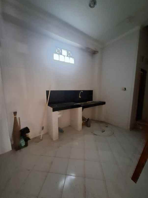 dijual rumah jl kaliurang km 6