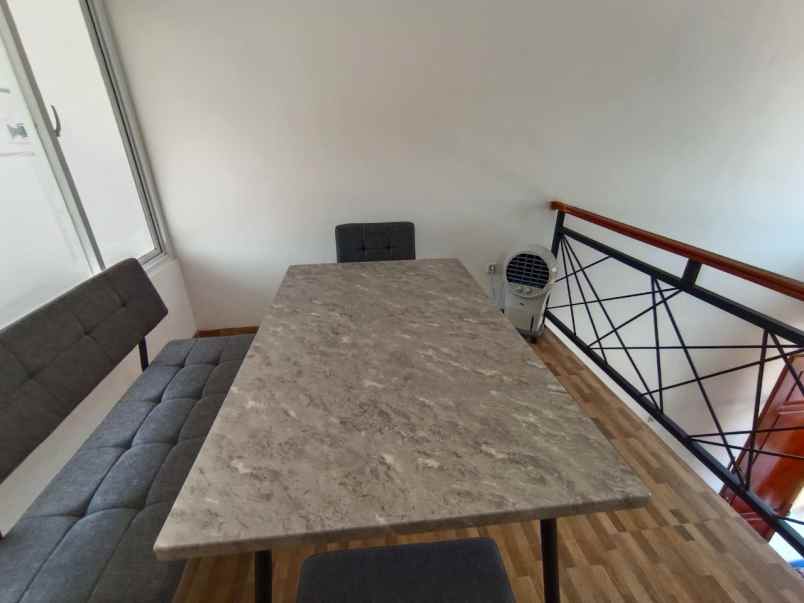 dijual rumah jl karya logam