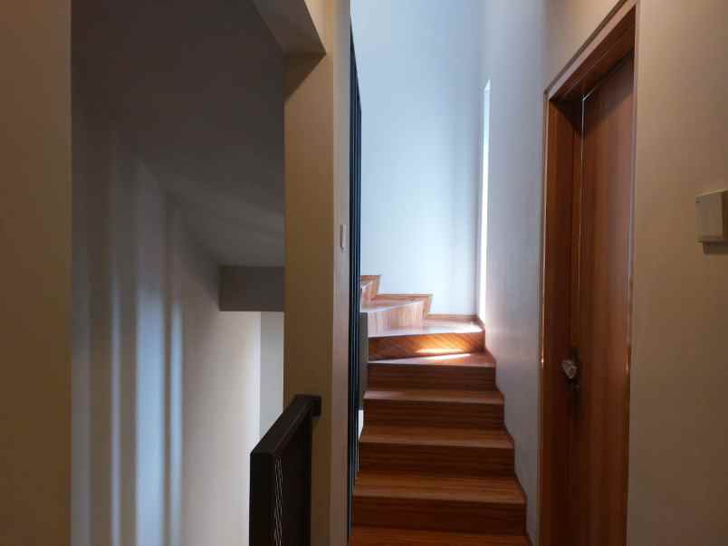 dijual rumah jl kembar regol