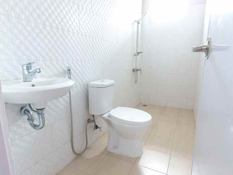 dijual rumah jl kenigayo setu