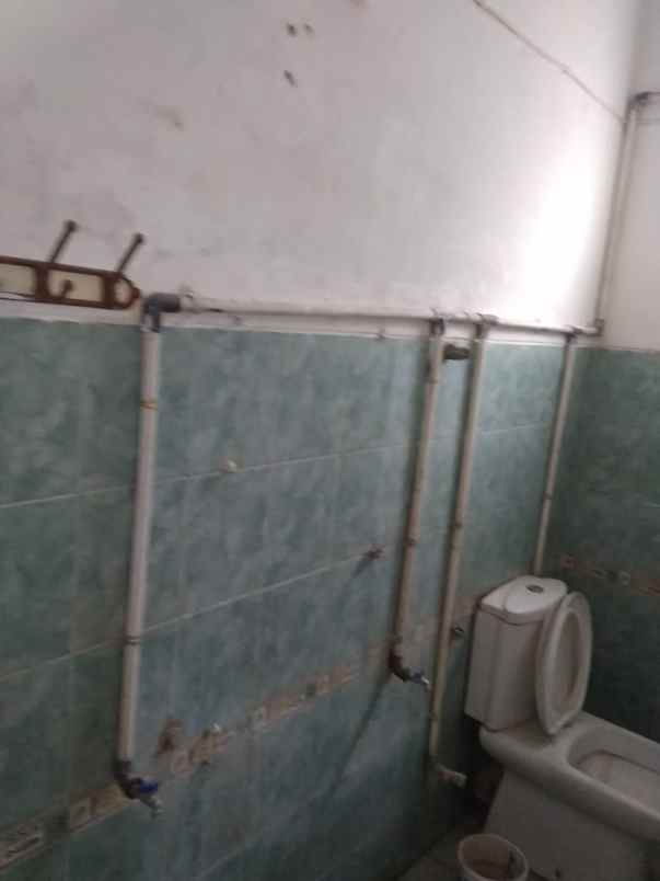 dijual rumah jl komplek bumi adipura