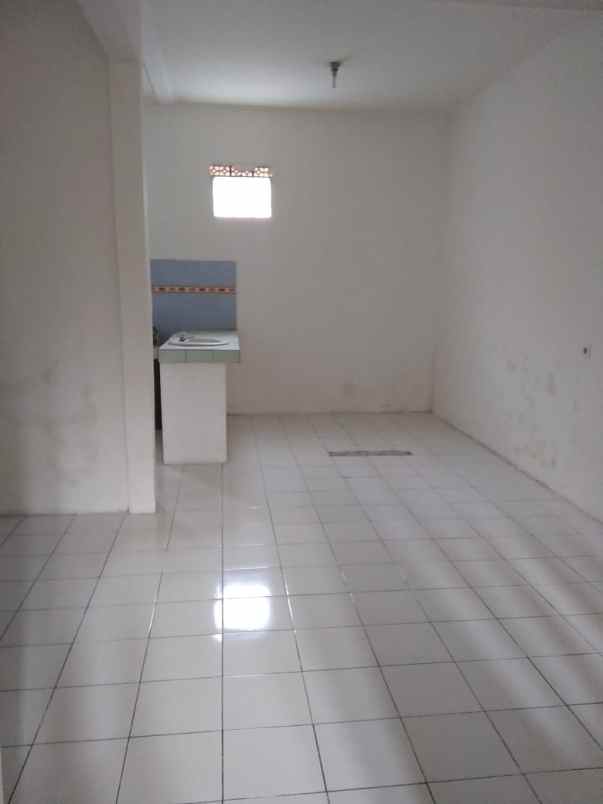 dijual rumah jl komplek bumi adipura
