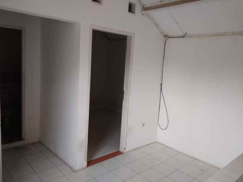 dijual rumah jl komplek bumi adipura