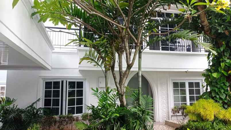 dijual rumah jl lapangan tembak