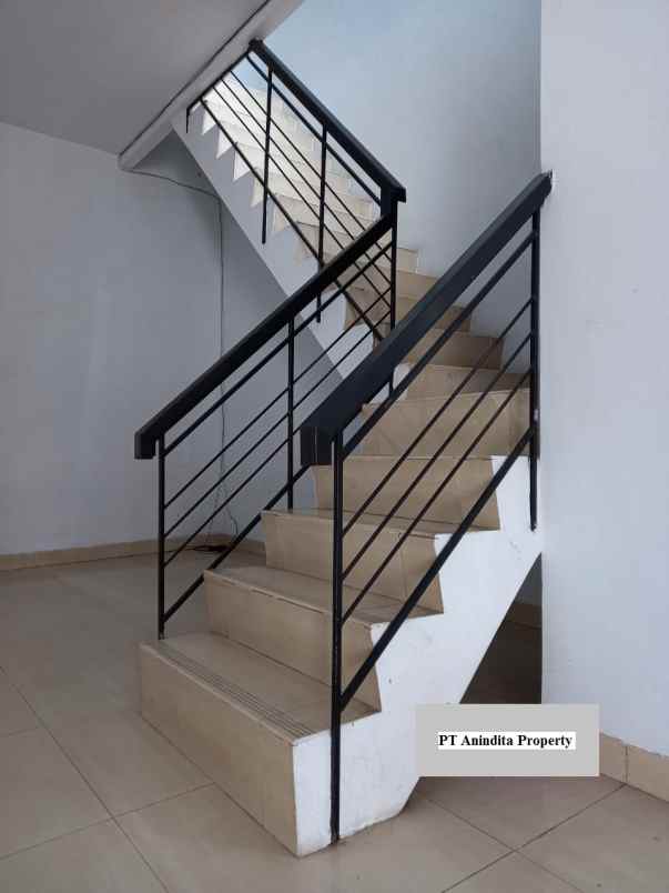 dijual rumah jl legoso raya pisangan