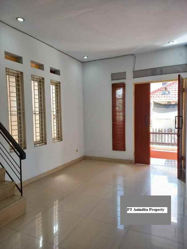 dijual rumah jl legoso raya pisangan