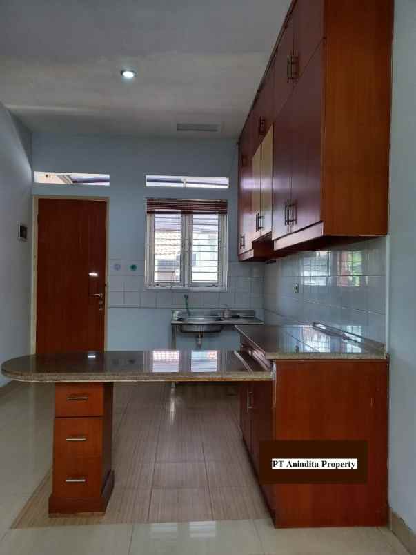 dijual rumah jl legoso raya pisangan