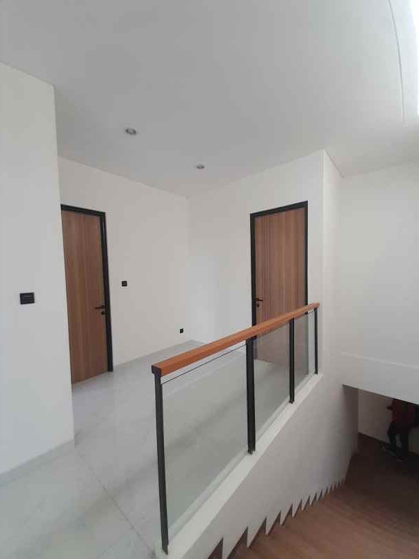 dijual rumah jl leuwipanjang