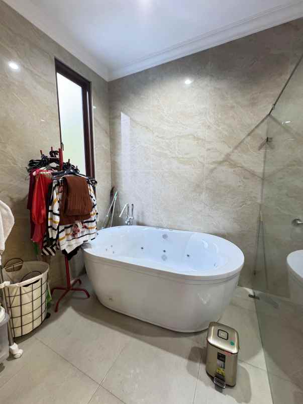 dijual rumah jl menteng raya bintaro