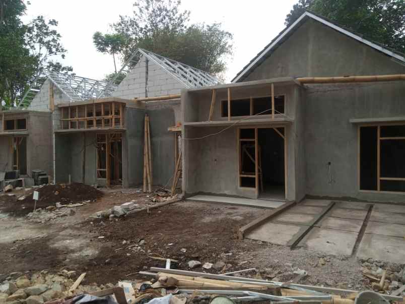 dijual rumah jl pangauban