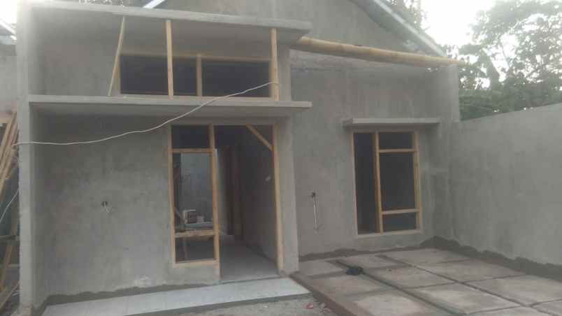 dijual rumah jl pangauban