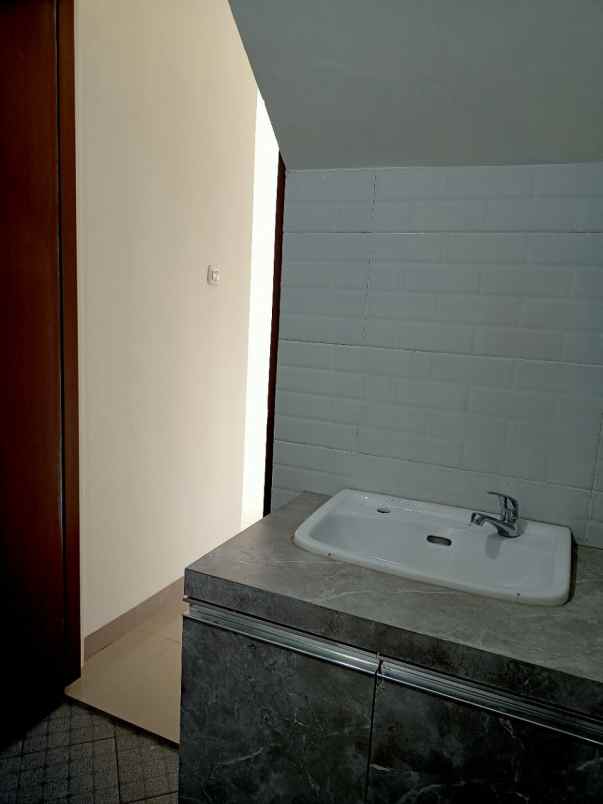 dijual rumah jl panghegar mekar mulya