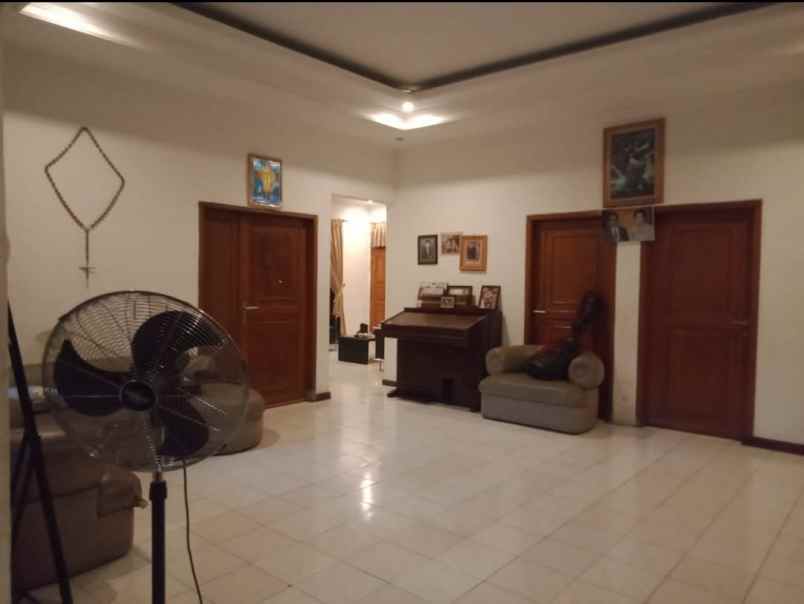 dijual rumah jl pengadegan raya kec