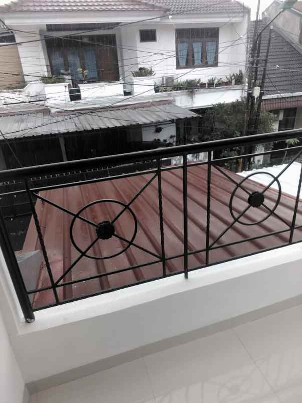 dijual rumah jl pondok bambu duren