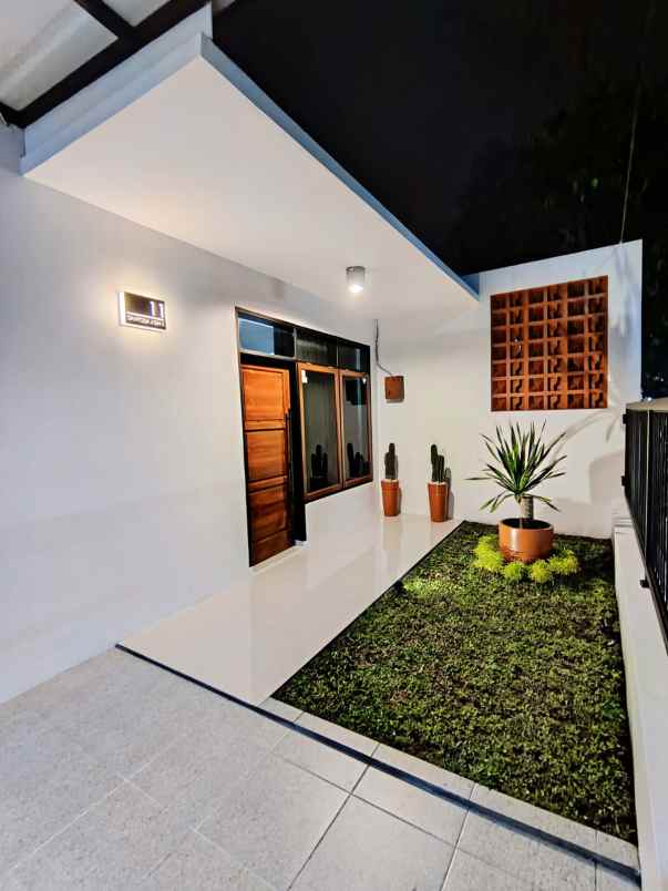 dijual rumah jl puri asih soekarno