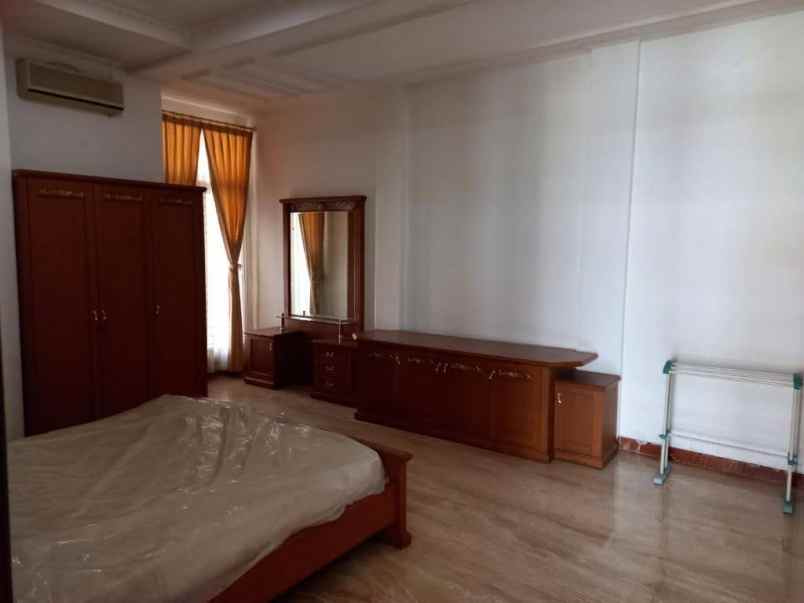 dijual rumah jl seruni ketabang kec