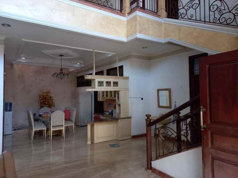 dijual rumah jl seruni ketabang kec