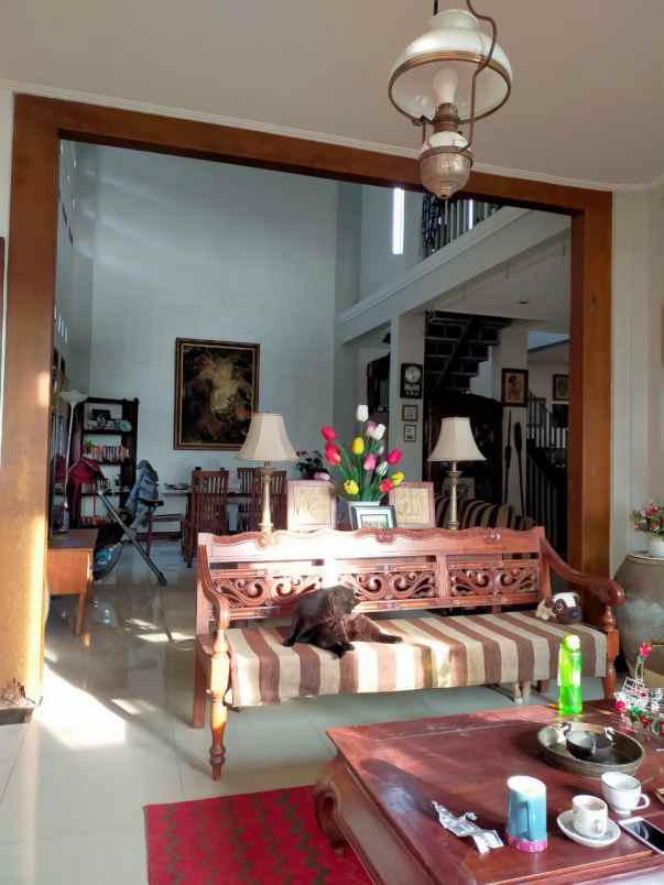 dijual rumah jl setiabudi regency