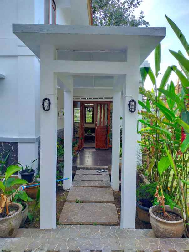 dijual rumah jl setiabudi regency