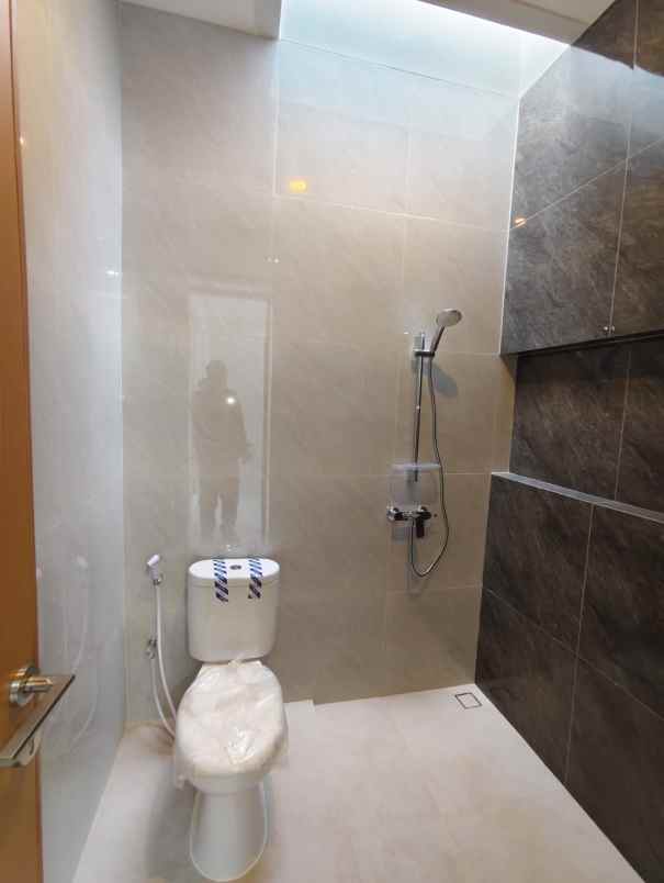 dijual rumah jl setraduta