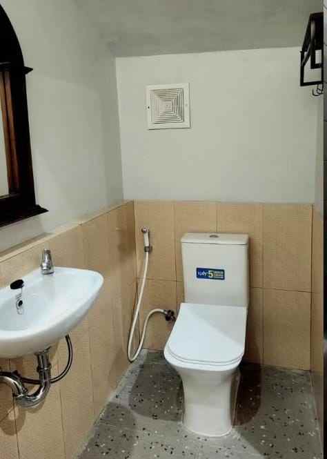 dijual rumah jl swadaya duren sawit