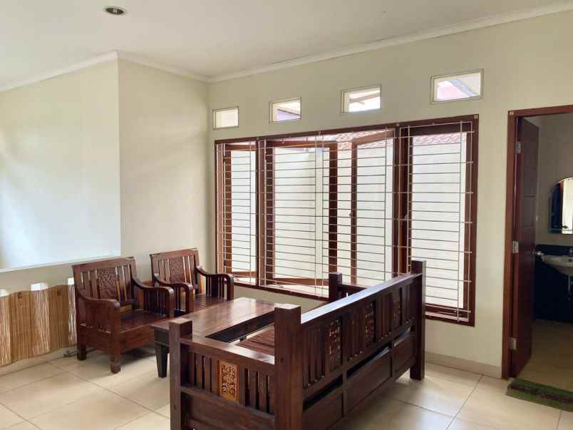 dijual rumah jl vila duta baranangsiang