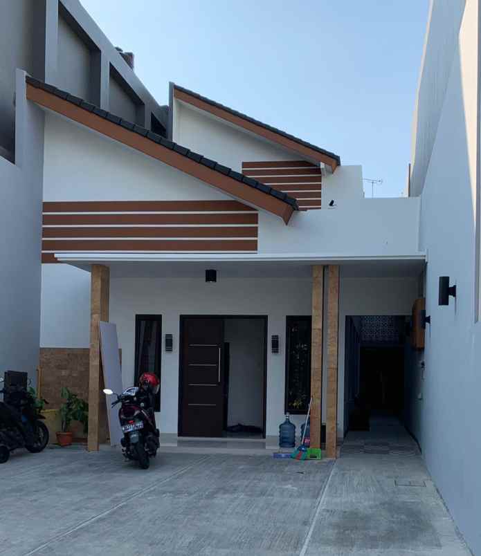 dijual rumah jln gondang dia menteng