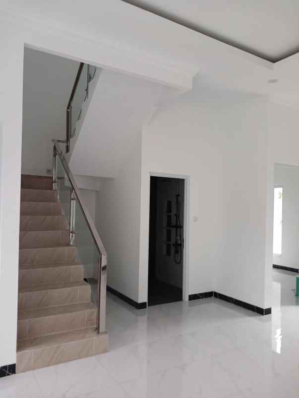 dijual rumah jln mayang pratama