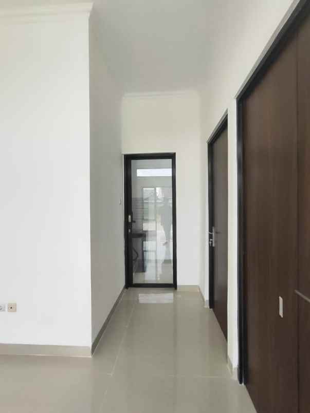 dijual rumah jln raya tapos depok