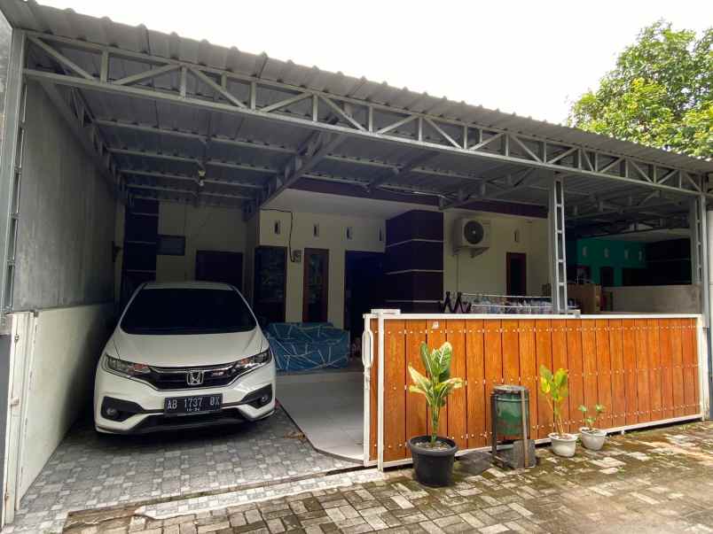 dijual rumah joho prambanan