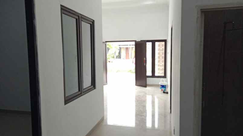 dijual rumah k village aspen