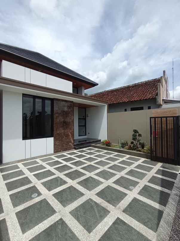 dijual rumah kaliurang km 10
