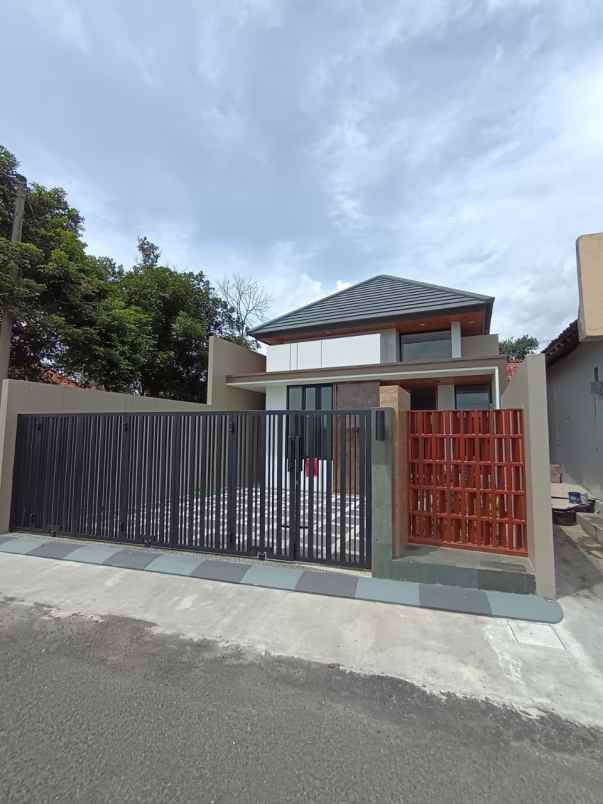 dijual rumah kaliurang km 10