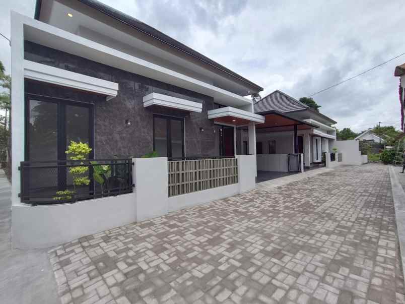 dijual rumah kaliurang km 14