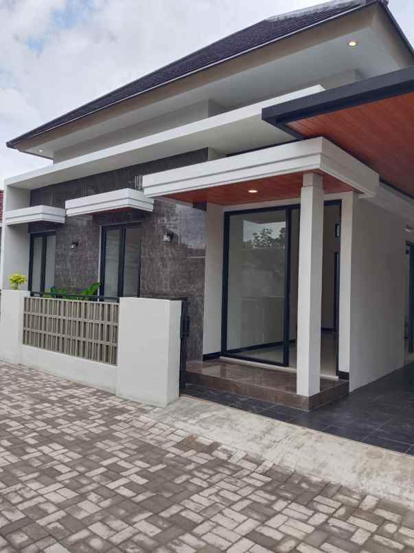 dijual rumah kaliurang km 14