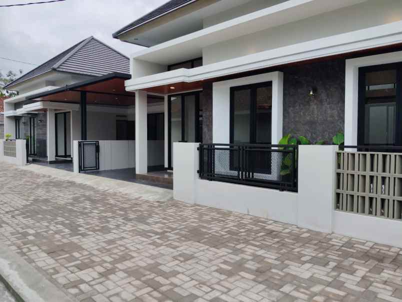 dijual rumah kaliurang km 14