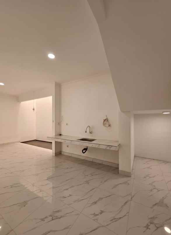 dijual rumah kayu putih jakarta timur