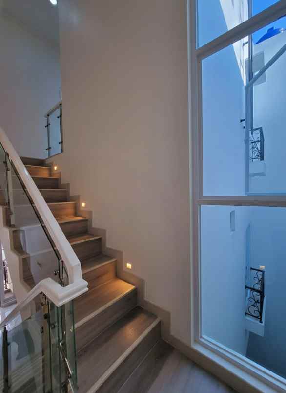 dijual rumah kayu putih jakarta timur