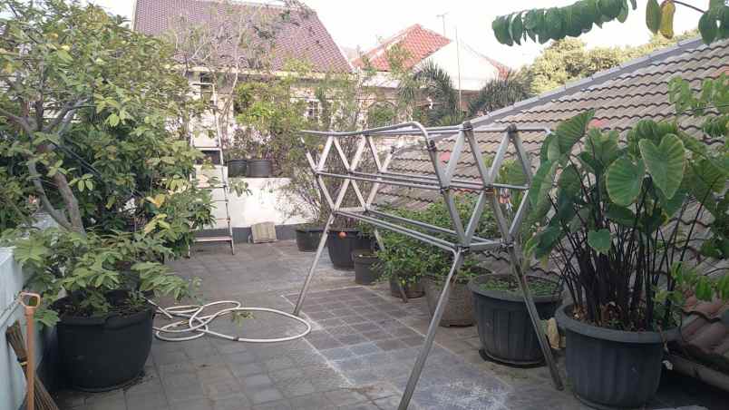 dijual rumah keluarga besar usaha kost 12 pintu