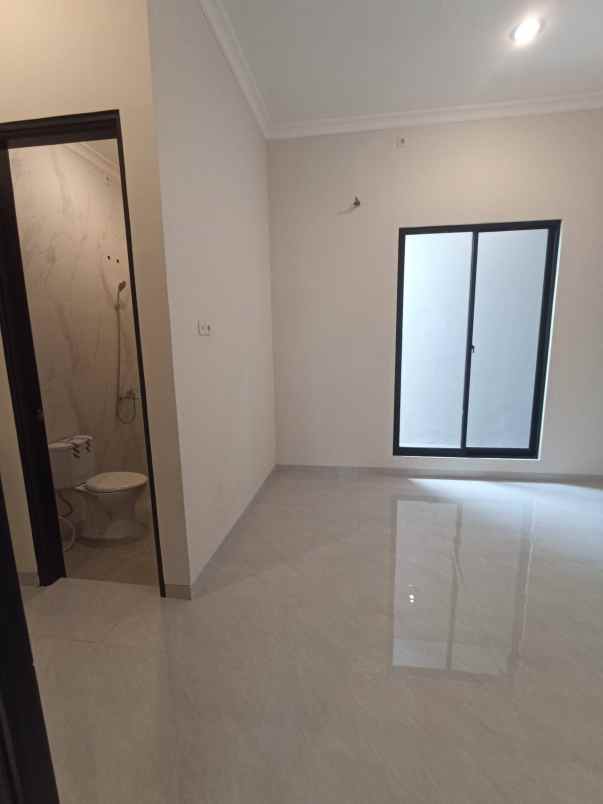 dijual rumah klampis