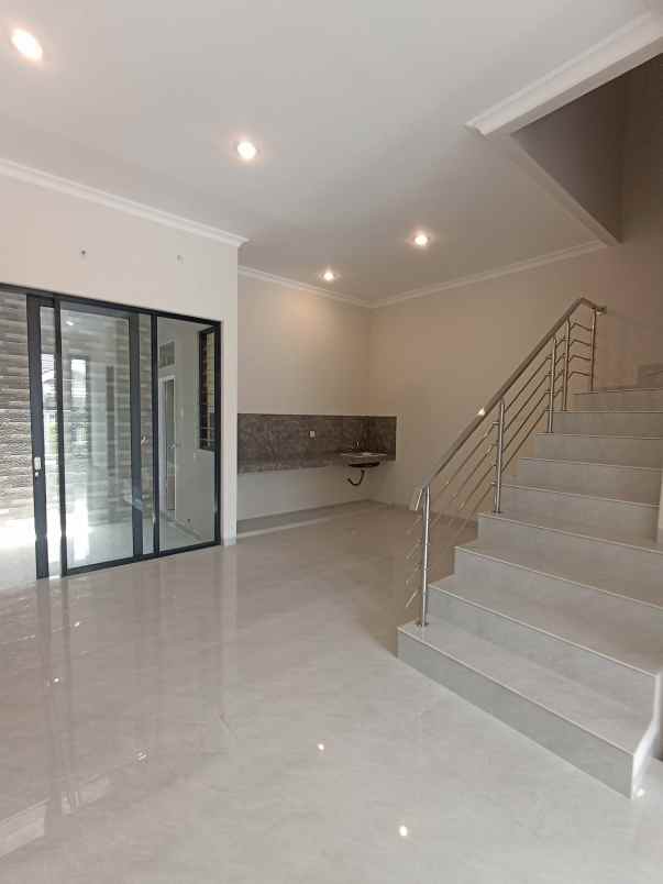 dijual rumah klampis