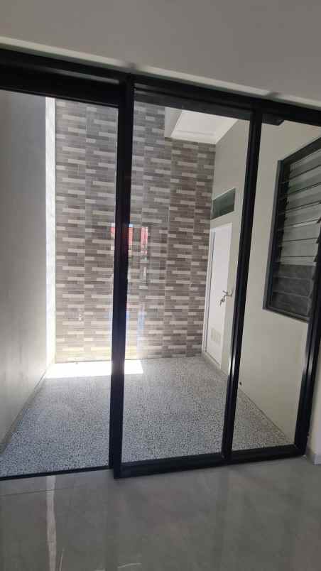 dijual rumah klampis semolo timur