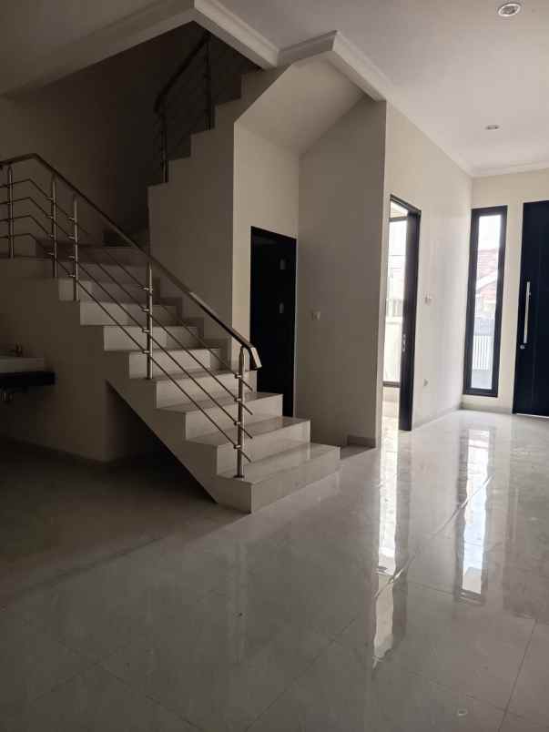 dijual rumah klampis semolo timur