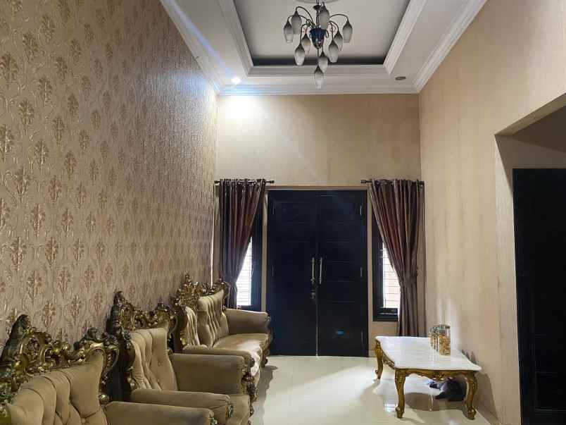 dijual rumah kompkek wijaya kusuma