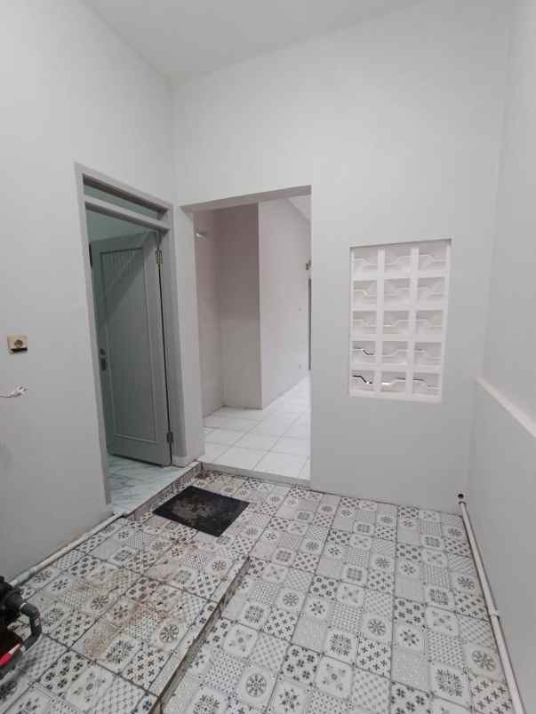 dijual rumah komplek cilame ngamprah