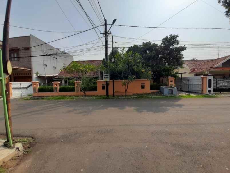 dijual rumah komplek cipinang baru