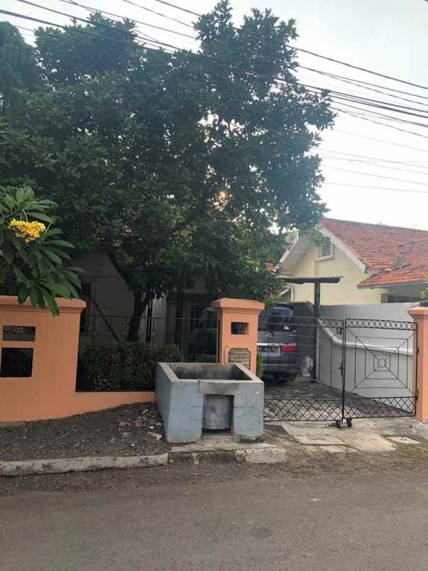 dijual rumah komplek cipinang baru