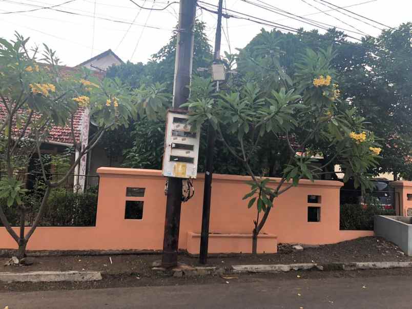 dijual rumah komplek cipinang baru