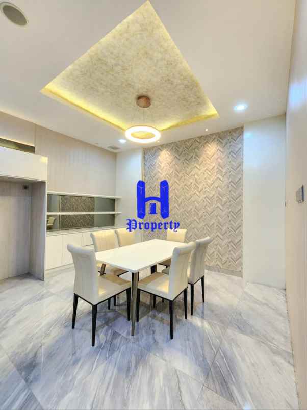 dijual rumah komplek citraland gama