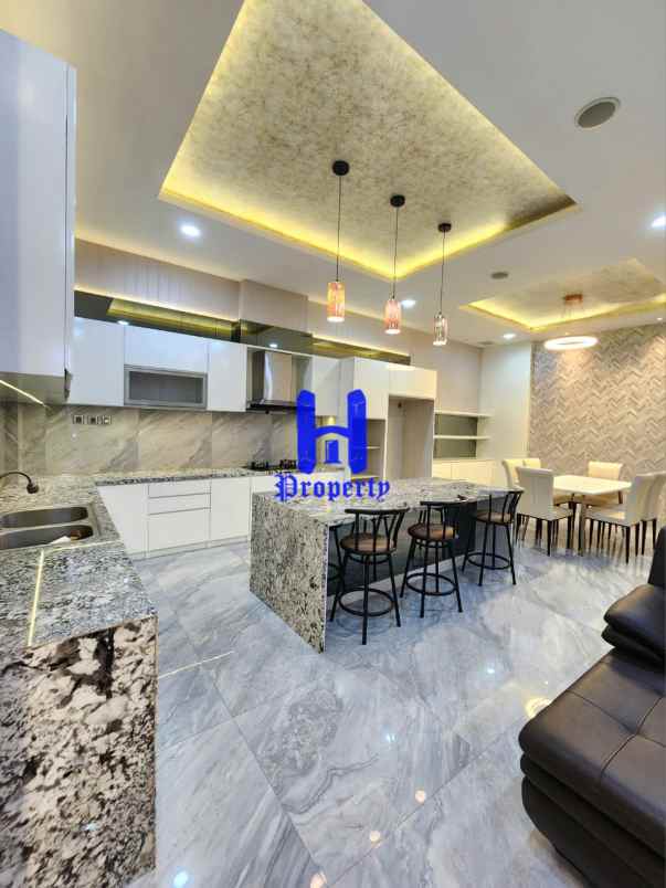 dijual rumah komplek citraland gama